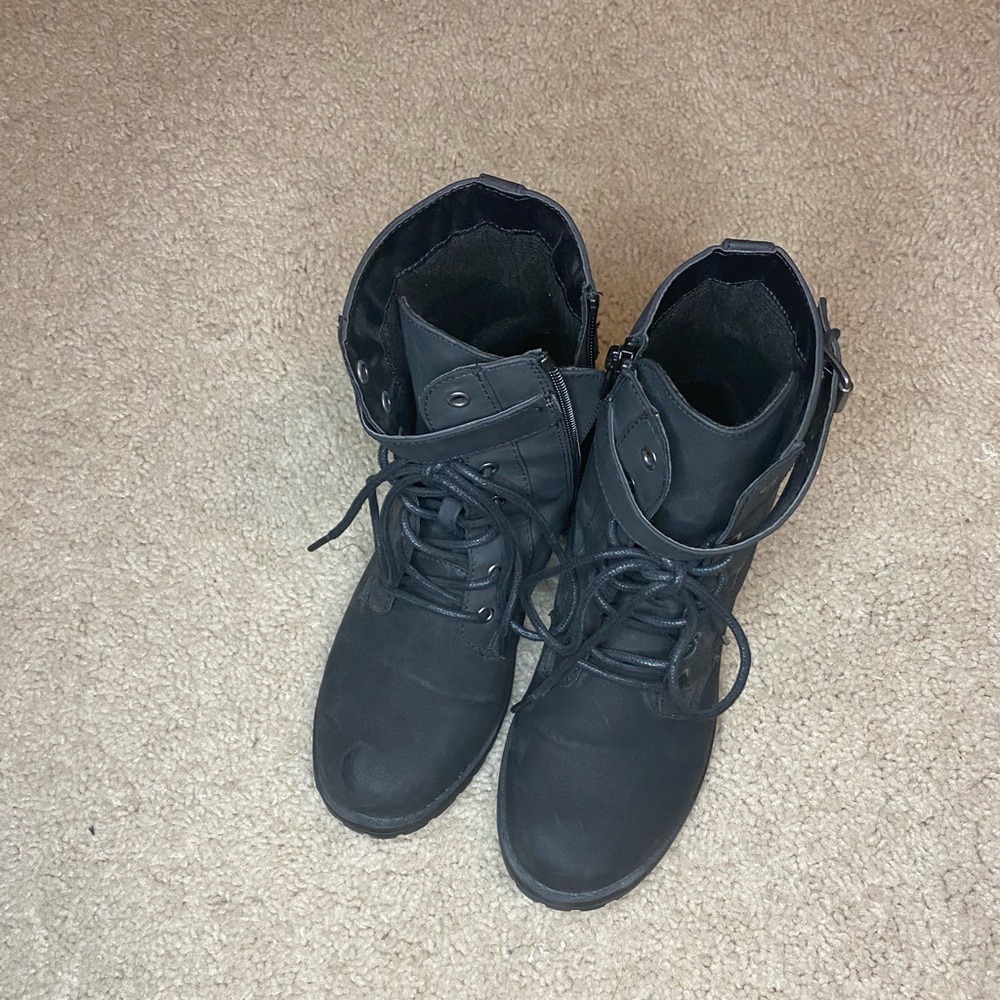Combat boots